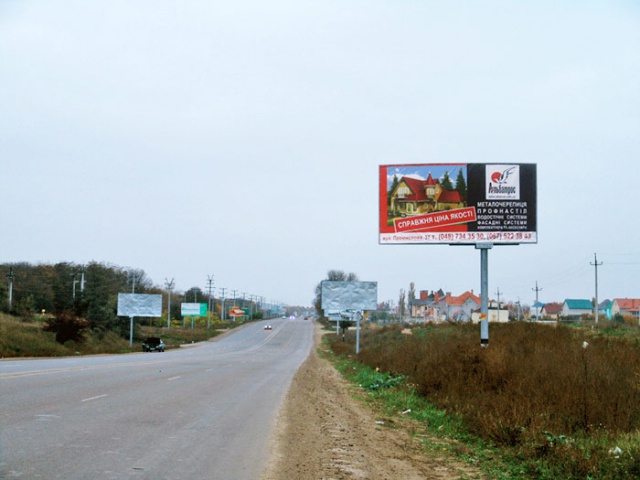 Щит 6x3, Южная дорога (Старониколаевская) в Одессу, за ТРЦ "Ривьера", к пос. Котовского Щит 6x3, Южная дорога (Старониколаевская) в Одессу, за ТРЦ "Ривьера", к пос. Котовского